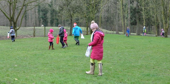 24 enfant chien paques